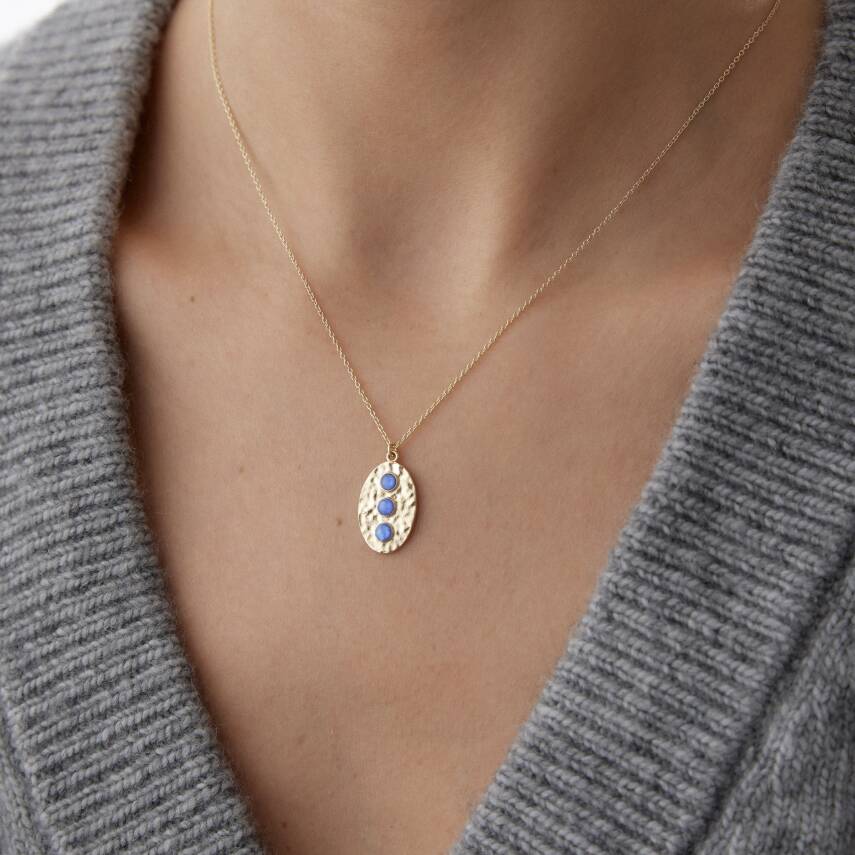 Altın Dövme Plaka Mavi Taşlı Kolye - 1