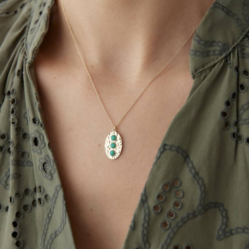 Altın Dövme Plaka Yeşil Taşlı Kolye - Semih Haşhaş Kuyumculuk