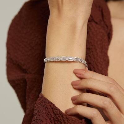 Altın Sıralı Baget Taşlı Beyaz Altın Bileklik - 1