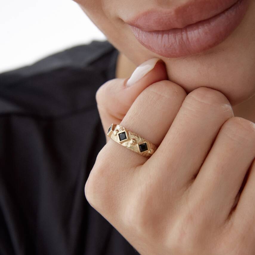 Altın Siyah Taşlı Geometrik Luna Yüzük - Semih Haşhaş Kuyumculuk (1)