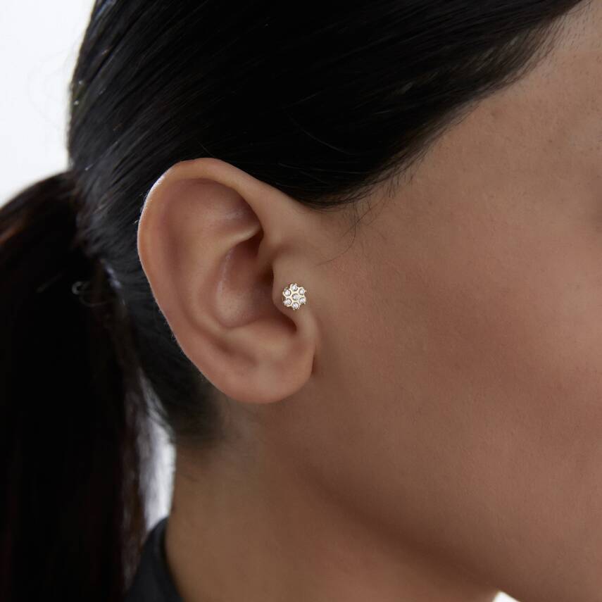 Altın Taşlı Çiçek Tragus Piercing - 1