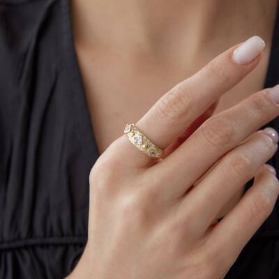 Altın Taşlı Geometrik Luna Yüzük 