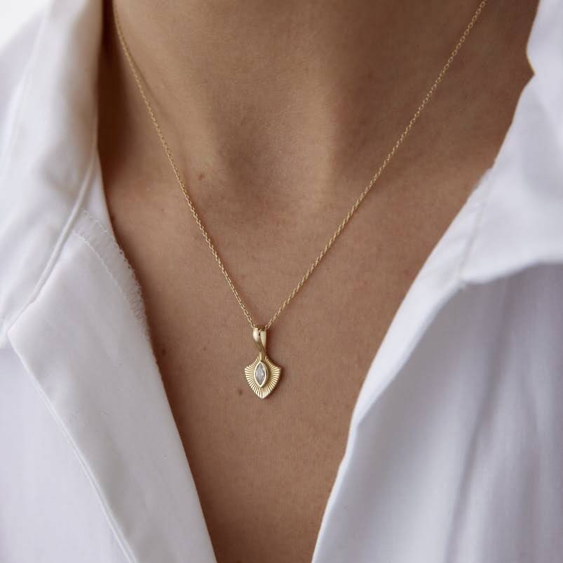 Altın Taşlı Luna Kalkan Kolye - 4