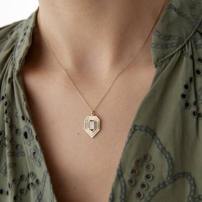 Altın Taşlı Rozet Şövalye Kolye 