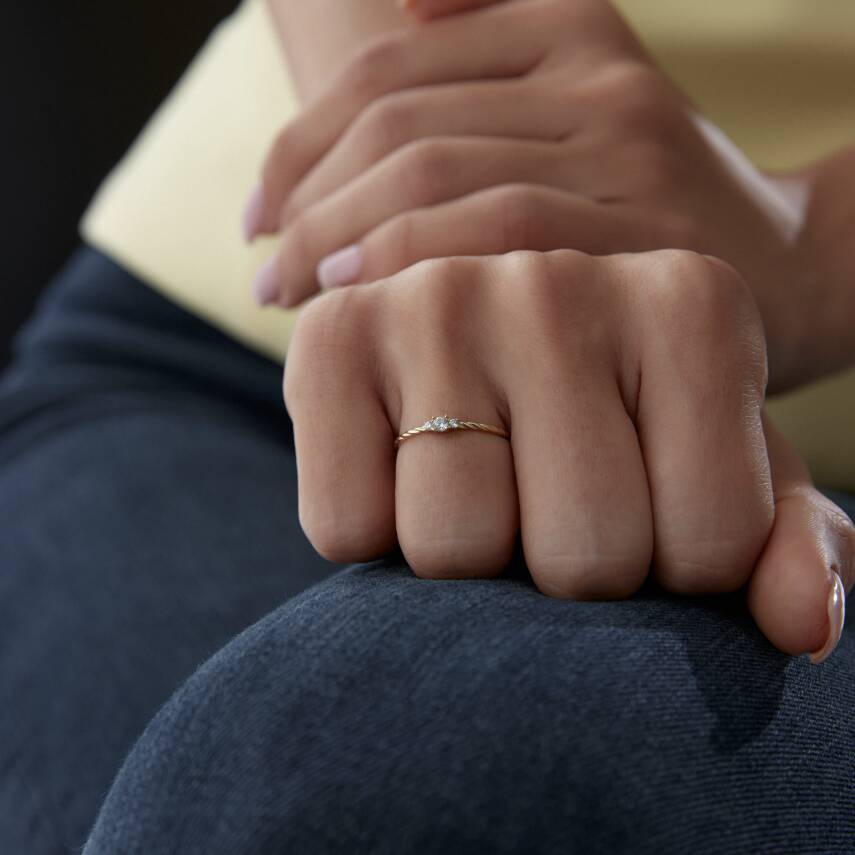 Altın Üç Taşlı Burgu Yüzük - 3