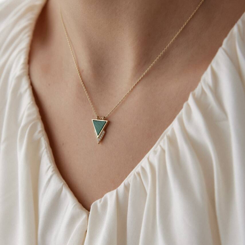 Altın Yeşil Mineli Taşlı Üçgen Kolye - Semih Haşhaş Kuyumculuk