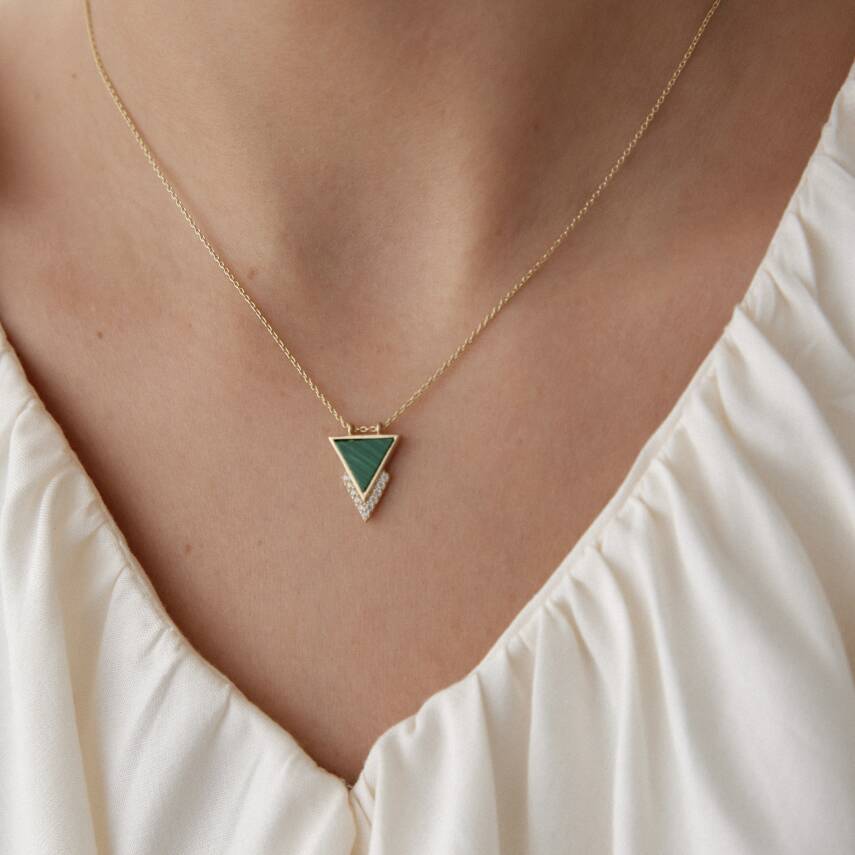 Altın Yeşil Mineli Taşlı Üçgen Kolye - Semih Haşhaş Kuyumculuk (1)