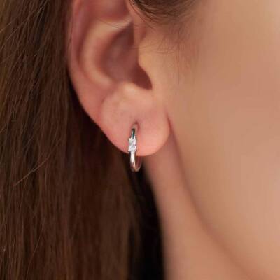 Baget Taşlı Beyaz Altın Halka Küpe - 1