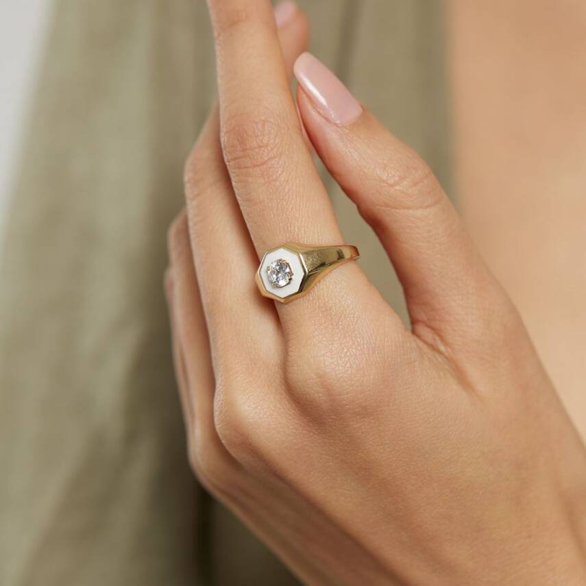 Beyaz Mineli Baget Taşlı Şövalye Altın Yüzük - Semih Haşhaş Kuyumculuk