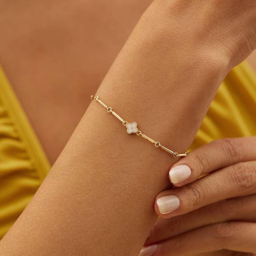 Beyaz Mineli Minimal Yonca Altın Bileklik - Semih Haşhaş Kuyumculuk (1)