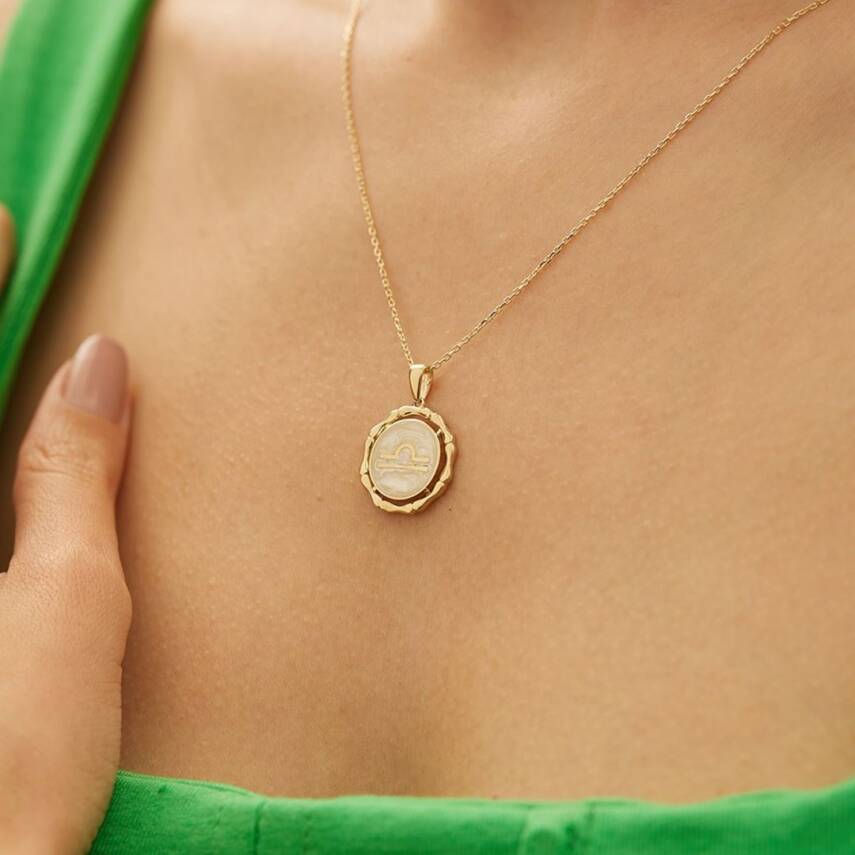 Beyaz Mineli Terazi Burcu Altın Kolye - 1