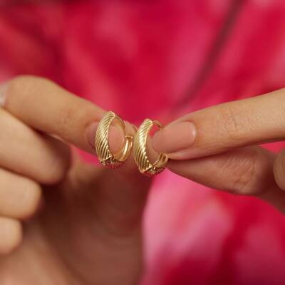 Çizgi Desenli Halka Altın Küpe - 3