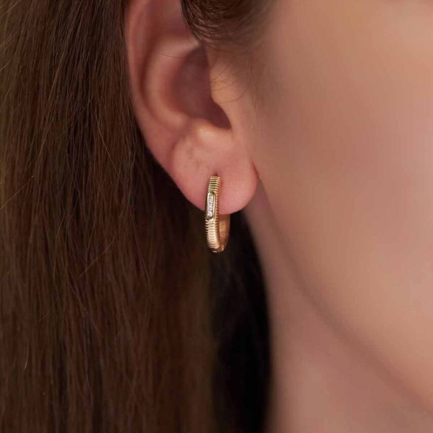 Desenli Baget Taşlı Halka Altın Küpe - Semih Haşhaş Kuyumculuk