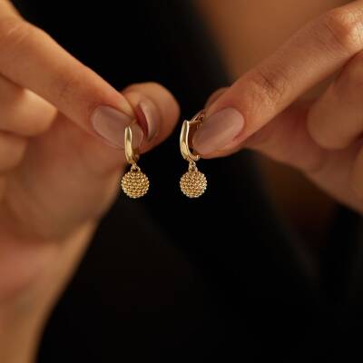 Dorika Top Sallantılı Altın Küpe - 2