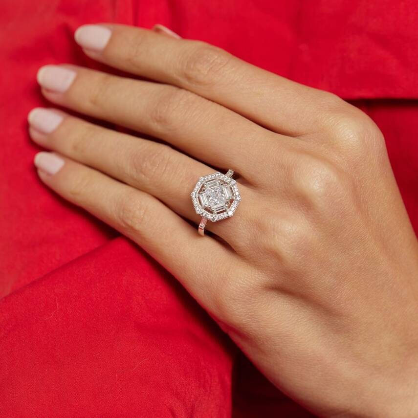 Geometrik Formlu Taşlı Altın Yüzük - 1