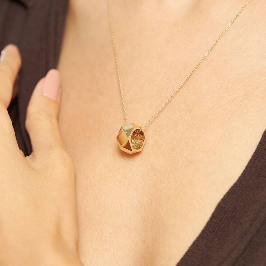 Geometrik Tasarımlı Altın Zincir Kolye - ALTINBAŞ (1)