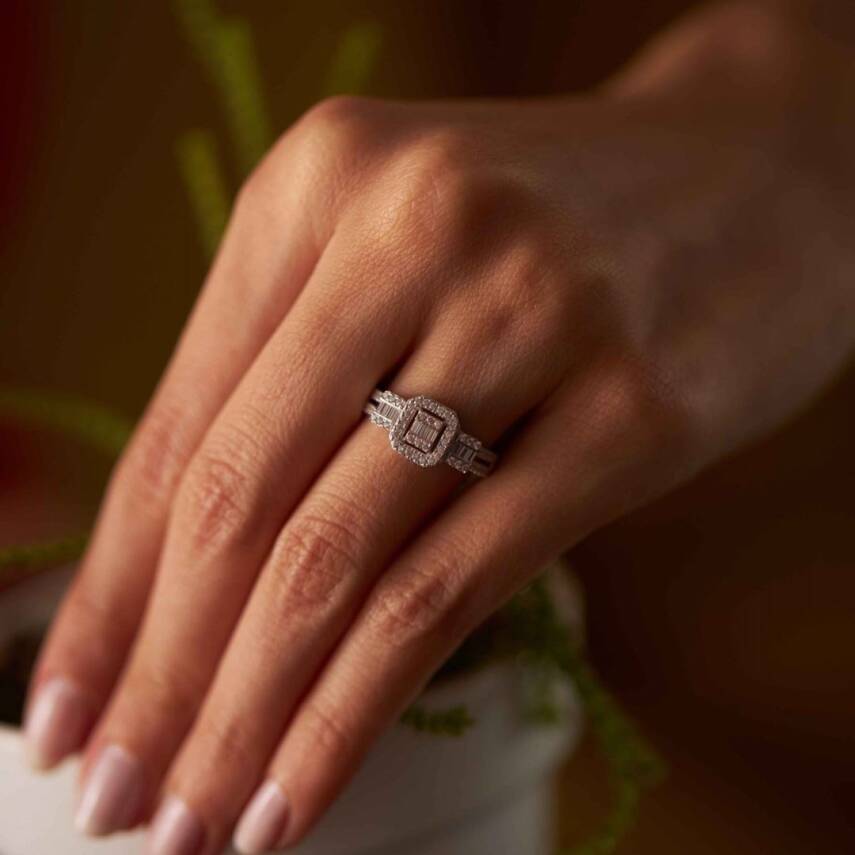 Kenarları Taşlı Baget Beyaz Altın Yüzük - Semih Haşhaş Kuyumculuk