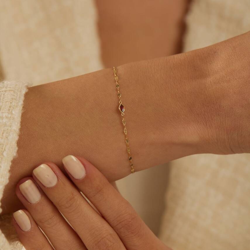 Kırmızı Taşlı Minimal Altın Bileklik - Semih Haşhaş Kuyumculuk