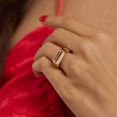 Kırmızı Taşlı Plaka Altın Yüzük - 1