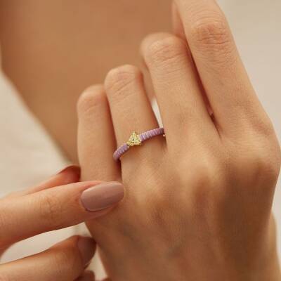 Lila Mineli Üçgen Taşlı Altın Yüzük - 1