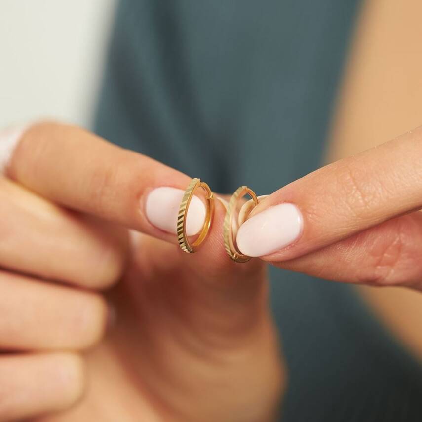 Minimal Çizgili Halka Altın Küpe - Semih Haşhaş Kuyumculuk (1)