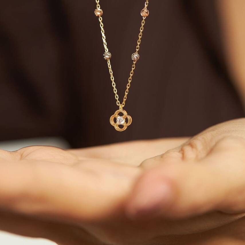 Minimal Dorikalı Taşlı Çiçek Altın Kolye - ALTINBAŞ (1)