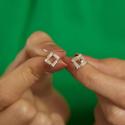 Minimal Taşlı Kare Altın Küpe - 1