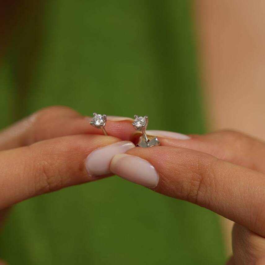 Minimal Tektaş Beyaz Altın Küpe - Semih Haşhaş Kuyumculuk