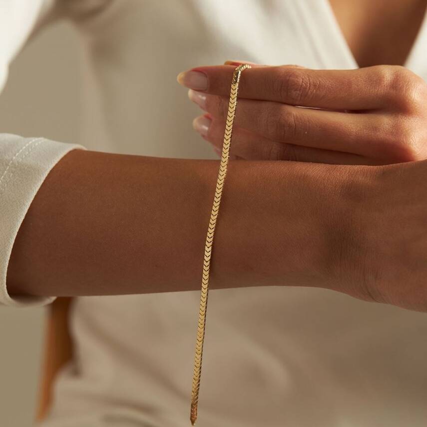 Minimal Üçgen Tasarımlı Altın Zincir Bileklik - 1