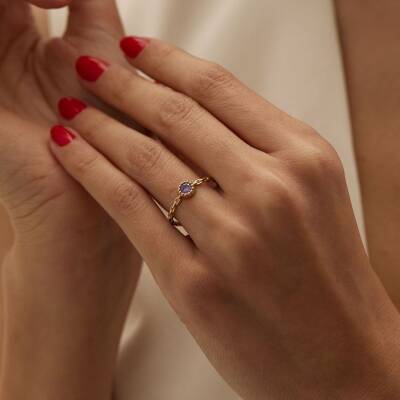 Mor Taşlı Zincir Detaylı Altın Yüzük - 1