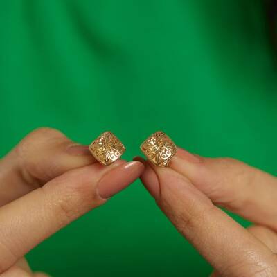 Motifli Kare Altın Küpe - 2