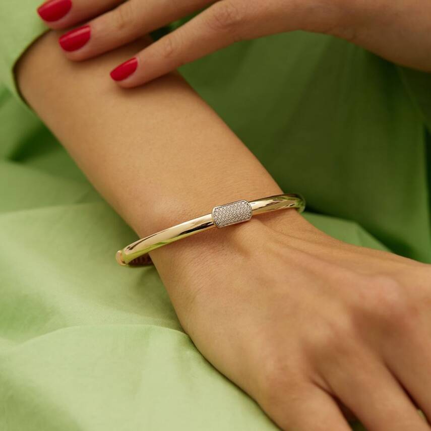 Ortası Minimal Taşlı Altın Kelepçe Bilezik - Semih Haşhaş Kuyumculuk