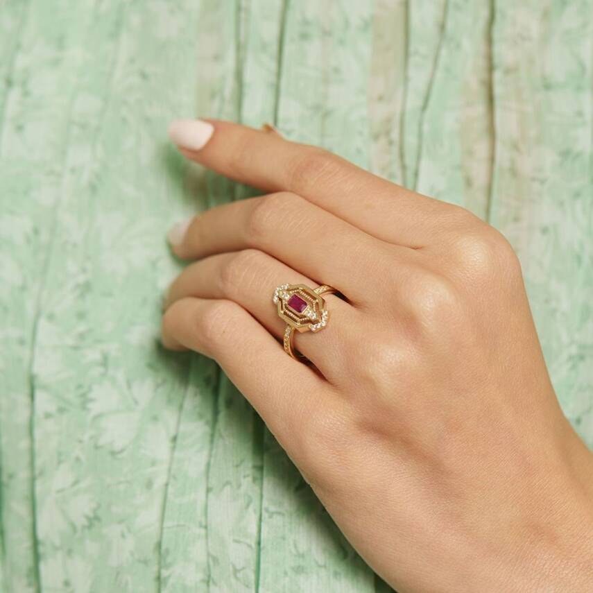 Ortası Pembe Taşlı Tasarım Altın Yüzük - Semih Haşhaş Kuyumculuk