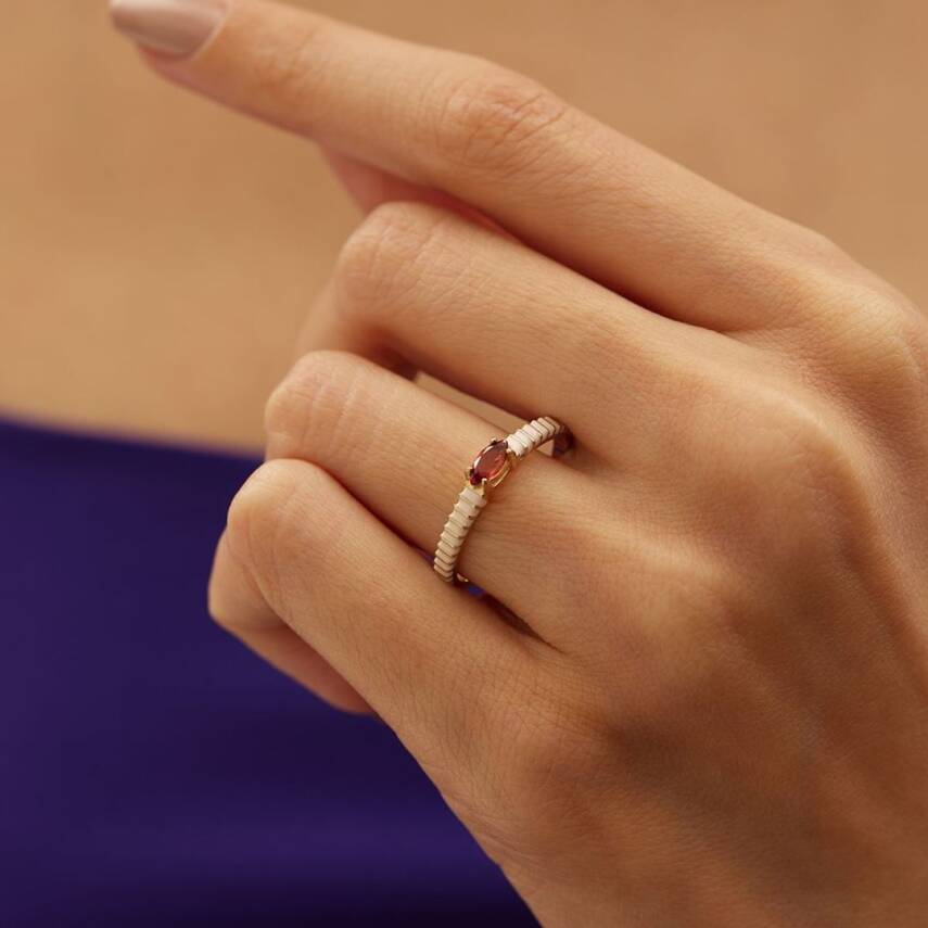 Pembe Oval Taşlı Beyaz Mineli Altın Yüzük - 1