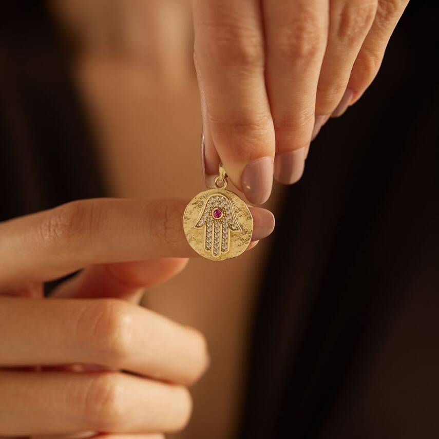 Pembe Taşlı Fatma Ana Eli Altın Kolye Ucu - Semih Haşhaş Kuyumculuk