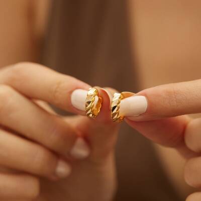 Pul Pul Detaylı Altın Halka Küpe - 2