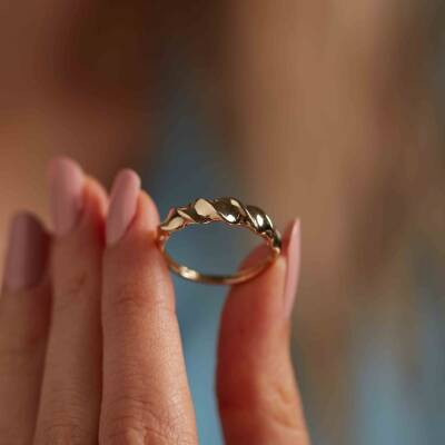 Sarmal Tasarımın Şıklığı Altın Yüzük - 2