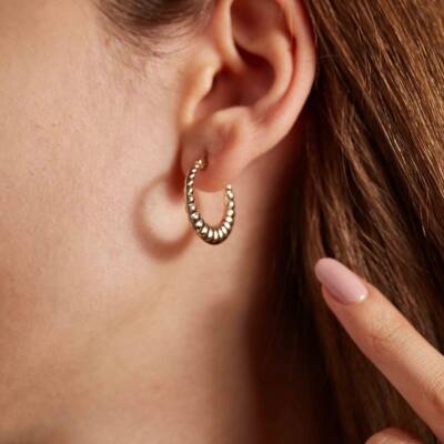 Şerit Deseninin Şıklığı Altın Küpe - 1