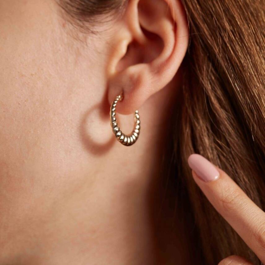 Şerit Deseninin Şıklığı Altın Küpe - 1