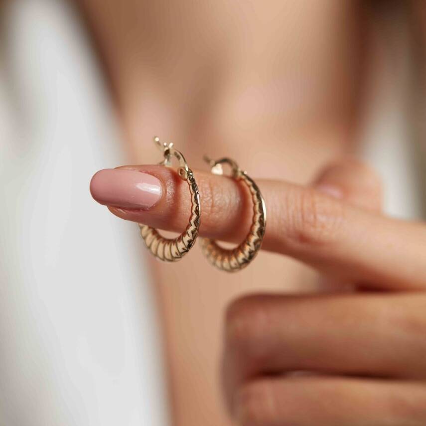 Şerit Deseninin Şıklığı Altın Küpe - 2