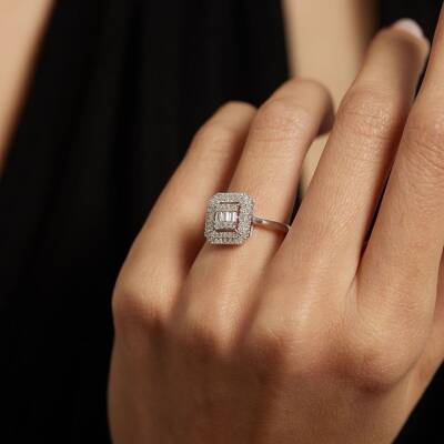 Sıra Taş Dizili Baget Altın Yüzük - 1