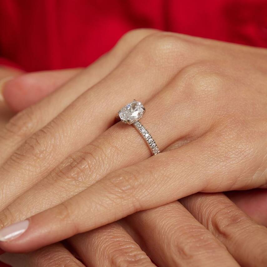 Sıra Taşlı Oval Tektaş Altın Yüzük - Semih Haşhaş Kuyumculuk (1)