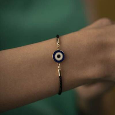 Siyah İpli Yuvarlak Nazar Boncuğu Altın Bileklik - 1