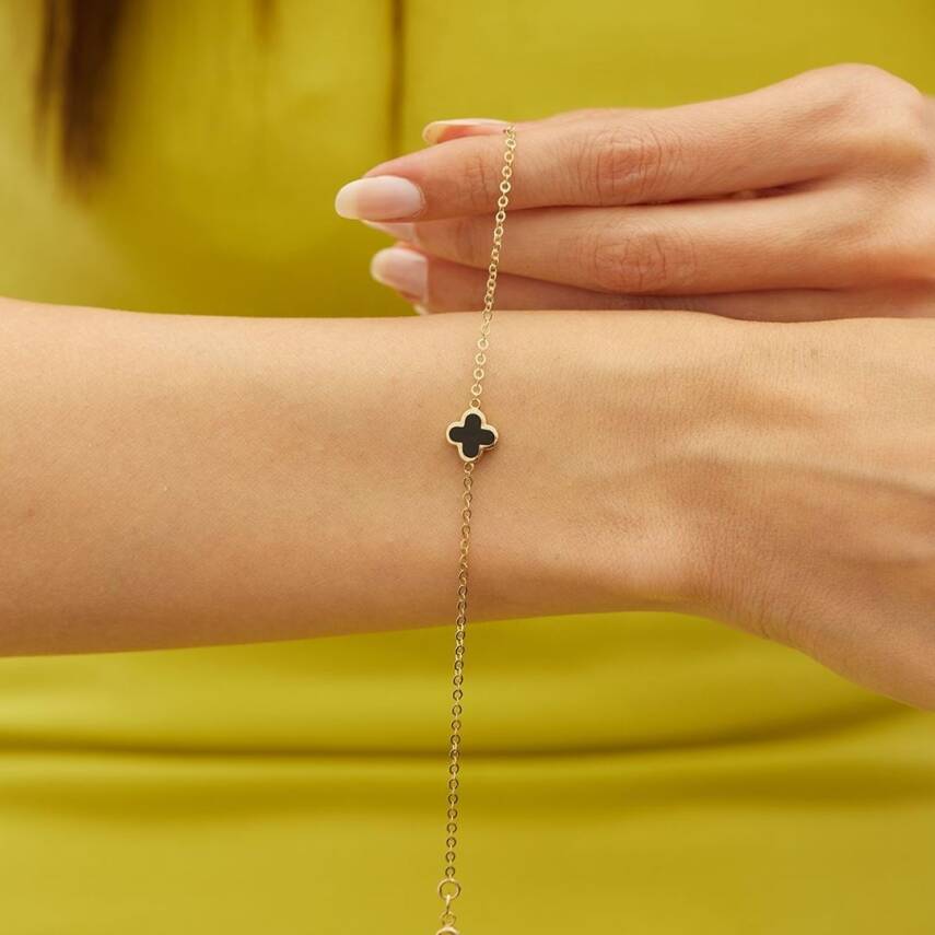 Siyah Mineli Minimal Yonca Altın Bileklik - Semih Haşhaş Kuyumculuk