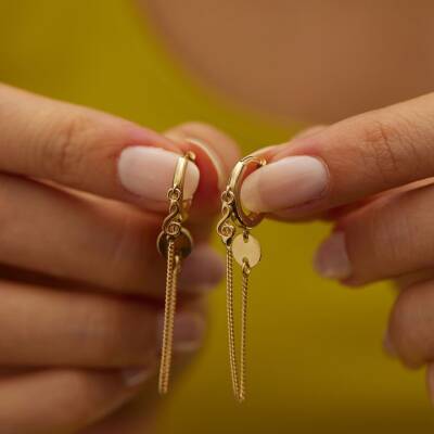 Sol Anahtarlı Sallantılı Altın Küpe - 1