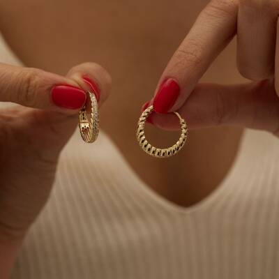 Taşlı İstiridye Halka Altın Küpe - 2