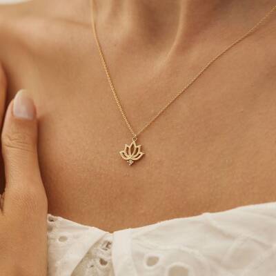 Taşlı Lotus Çiçeği Altın Kolye - 1