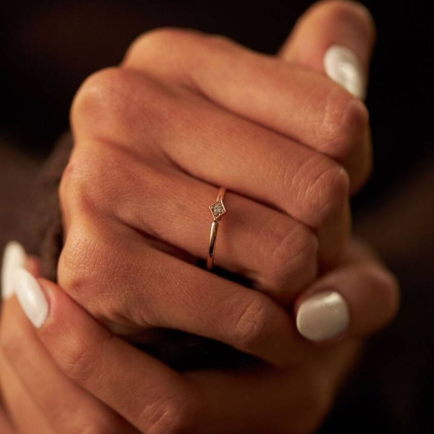 Taşlı Minimal Altın Yüzük - Semih Haşhaş Kuyumculuk