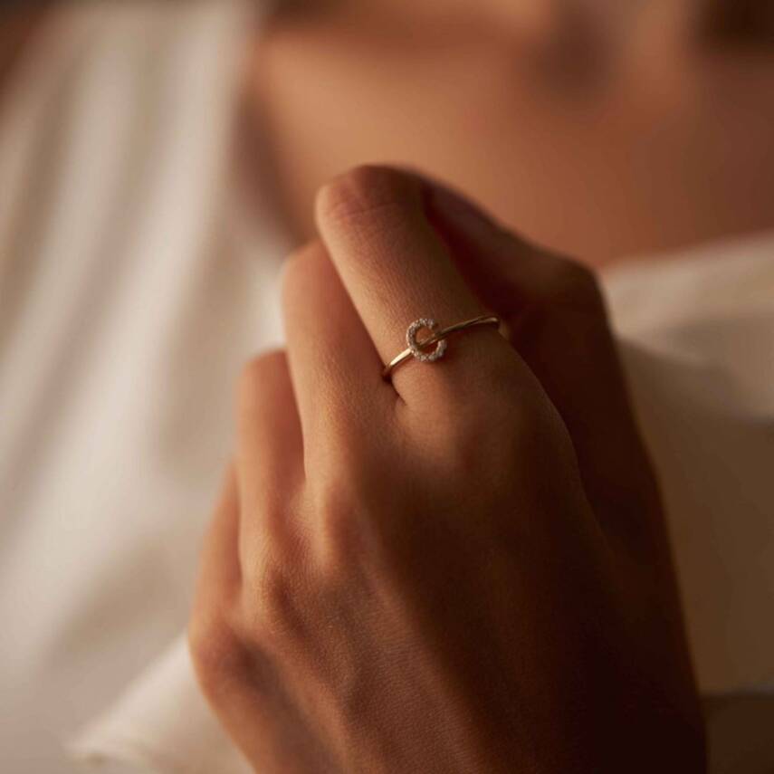 Taşlı Minimal Harf Altın Yüzük - Semih Haşhaş Kuyumculuk