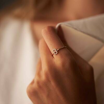 Taşlı Minimal Harf Altın Yüzük - 2